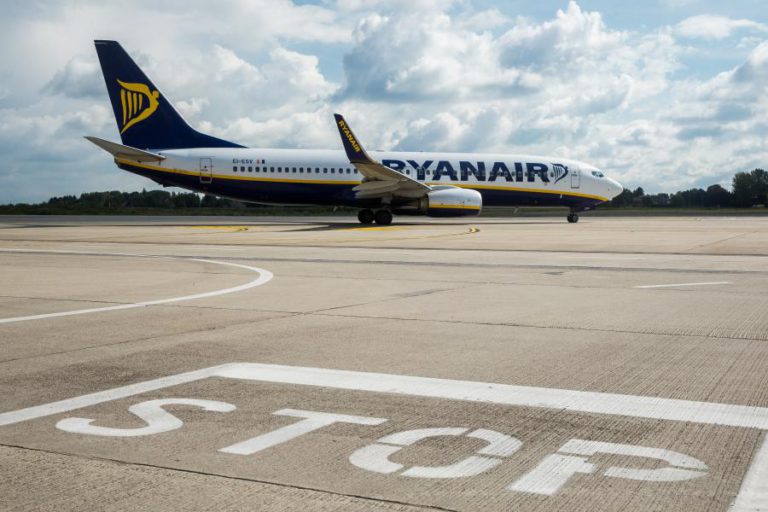 GREVE NA RYANAIR COM ADESÃO DE 90% E 27 VOOS CANCELADOS