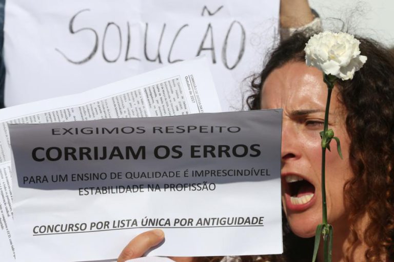 PARLAMENTO DECIDE VOLTAR A ABRIR CONCURSO PARA TODOS OS PROFESSORES DOS QUADROS