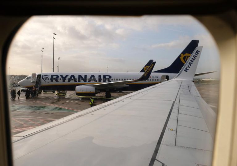 TRIPULANTE ESTRANGEIRO DA RYANAIR PENALIZADO AO RECUSAR “DEVERES” EM GREVE EM PORTUGAL