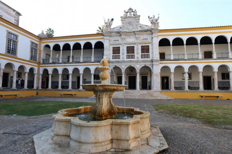 UNIVERSIDADE DE ÉVORA REJEITA “FALSEAMENTO” DE ANÁLISES À ÁGUA NO PORTO DE SINES