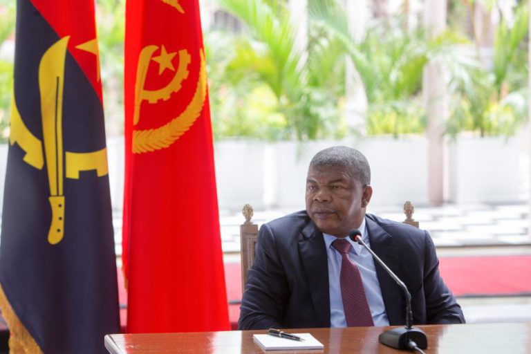 PR ANGOLANO ENTREGA COORDENAÇÃO DE PLANO DIRETOR DE LUANDA A MINISTRA