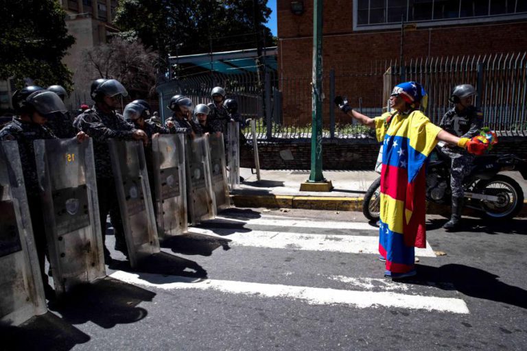 A DEMOCRACIA E OS DIREITOS HUMANOS DETERIORARAM-SE DRAMATICAMENTE NA VENEZUELA