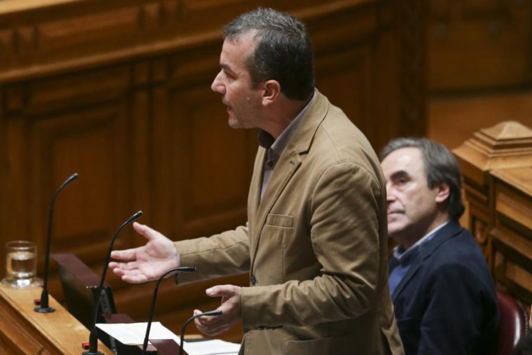 DEPUTADO DO BE RENUNCIA AO MANDATO DEPOIS DE CASO DE VIAGENS