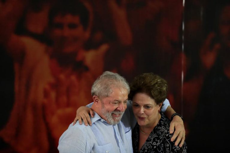 EX-PRESIDENTE DILMA ROUSSEFF DIZ QUE PRISÃO DE LULA DA SILVA É PERSEGUIÇÃO POLÍTICA