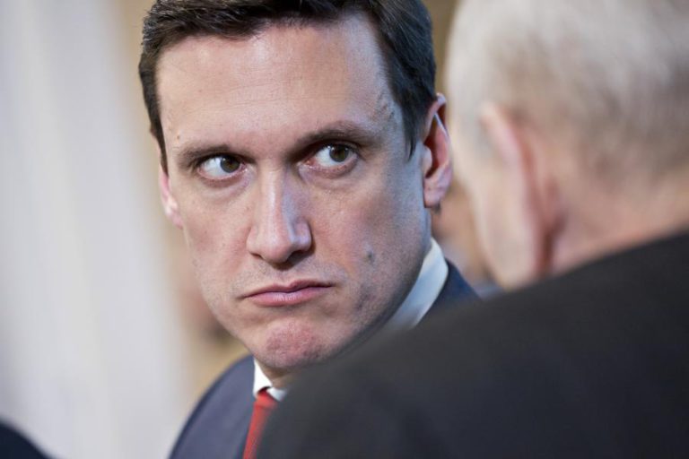 CONSELHEIRO DE SEGURANÇA INTERNA TOM BOSSERT DEMITE-SE DA ADMINISTRAÇÃO TRUMP