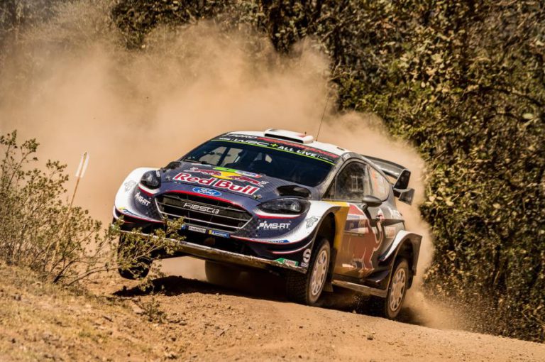 SEBÁSTIEN OGIER LIDERA RALI DA CÓRSEGA, LOEB AFASTADO DA LUTA PELA VITÓRIA