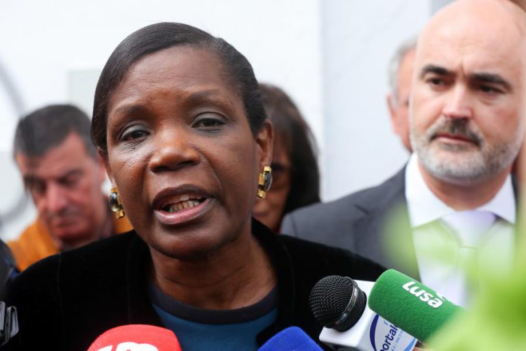 MINISTRA DESTACA “CONTRIBUTO MARCANTE PARA DIGNIFICAÇÃO” DAS PRISÕES COM REFORÇO DE EFETIVOS