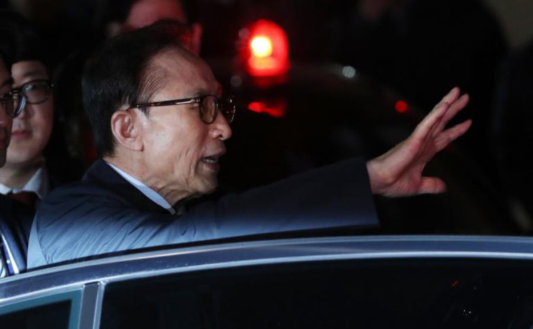EX-PRESIDENTE SUL-COREANO LEE MYUNG-BAK VAI SER JULGADO POR CORRUPÇÃO