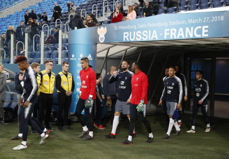 FIFA ABRE PROCESSO DISCIPLINAR A FEDERAÇÃO RUSSA POR RACISMO NO RÚSSIA-FRANÇA