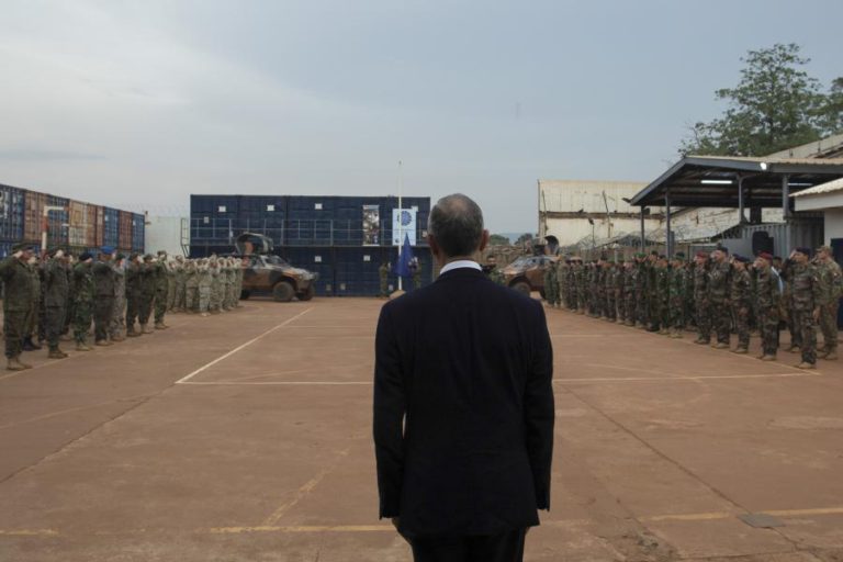 PRESIDENTE DA REPÚBLICA INFORMADO DE QUE OS MILITARES PORTUGUESES NA RCA ESTÃO BEM