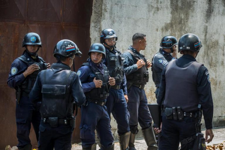 TRIBUNAL CONFIRMA PRISÃO PARA POLÍCIAS POR CASO EM QUE MORRERAM 68 PRESOS NA VENEZUELA