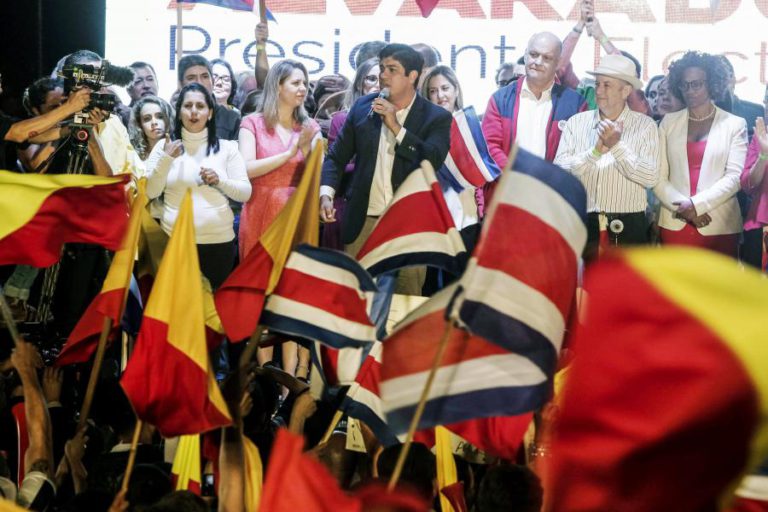 CARLOS ALVARADO VENCE SEGUNDA VOLTA DAS PRESIDENCIAIS NA COSTA RICA