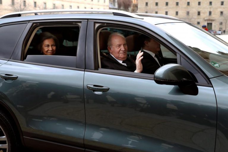 REI EMÉRITO DE ESPANHA OPERADO HOJE AO JOELHO EM MADRID