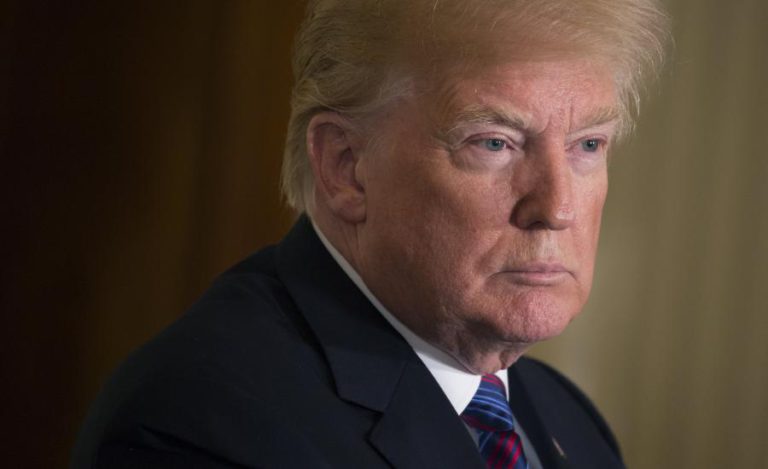 TRUMP PONDERA APLICAR MAIS TAXAS A PRODUTOS CHINESES