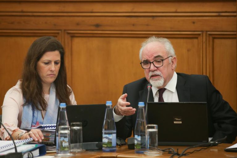 MINISTRO ADMITE ATRASOS NA ATRIBUIÇÃO DAS PENSÕES DEVIDO À FALTA DE PESSOAL