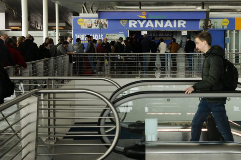 TRIPULANTES DE CABINE DA RYANAIR PODEM AVANÇAR PARA GREVE NO VERÃO