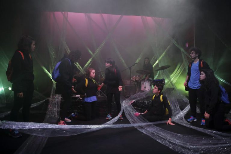 UMA “MOCHILA” JUNTA SETE JOVENS DE MATOSINHOS NO TEATRO CONSTANTINO NERY