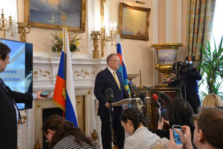 SKRIPAL: EMBAIXADOR RUSSO QUER REUNIR-SE COM MNE BRITÂNICO “O QUANTO ANTES”