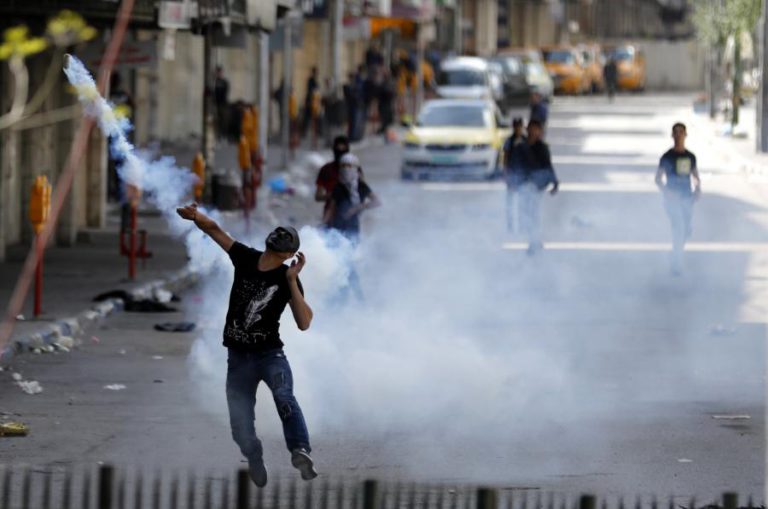 TRÊS PALESTINIANOS MORTOS E 250 FERIDOS EM NOVOS CONFRONTOS NA FRONTEIRA GAZA-ISRAEL