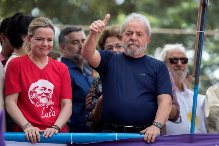 PRISÃO DE LULA INUNDA REDES SOCIAIS POR TODO O PAÍS