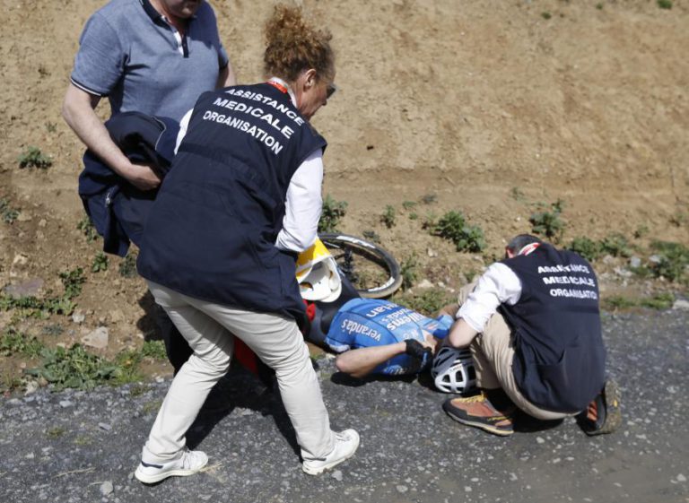 CICLISTA BELGA MICHAEL GOOLAERTS TEVE ATAQUE CARDÍACO DURANTE PARIS-ROUBAIX