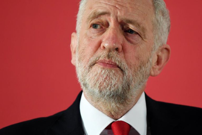 PARTIDOS DA OPOSIÇÃO NO REINO UNIDO E FRANÇA CRITICAM ATAQUES NA SÍRIA