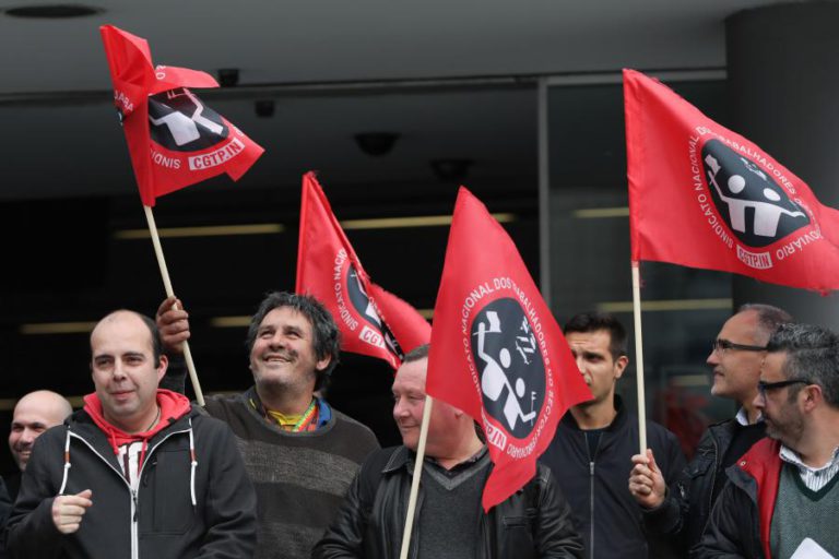 TRABALHADORES DA EMEF FAZEM GREVE PARCIAL NOS DIAS 26 E 27