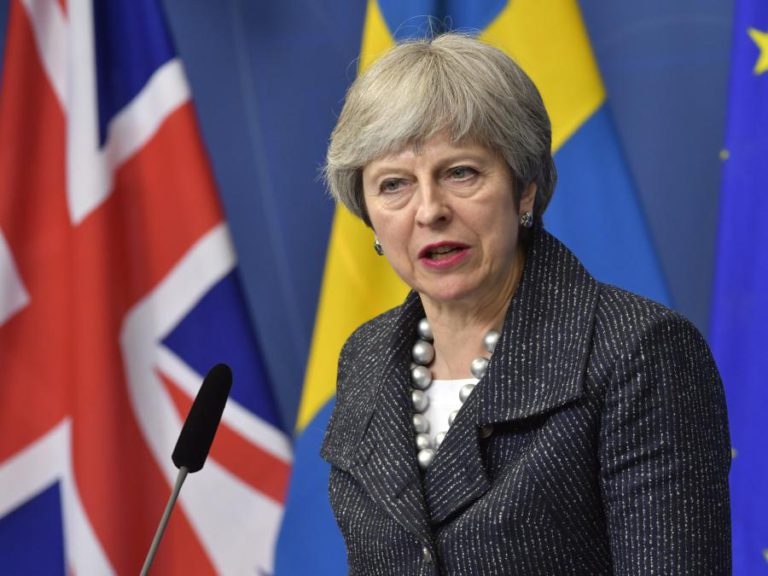 THERESA MAY CONVOCA REUNIÃO DE EMERGÊNCIA DO GOVERNO BRITÂNICO SOBRE A SÍRIA