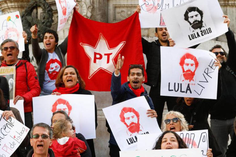 ATIVISTAS BRASILEIROS EM LISBOA CLAMARAM POR INOCÊNCIA DE LULA DA SILVA