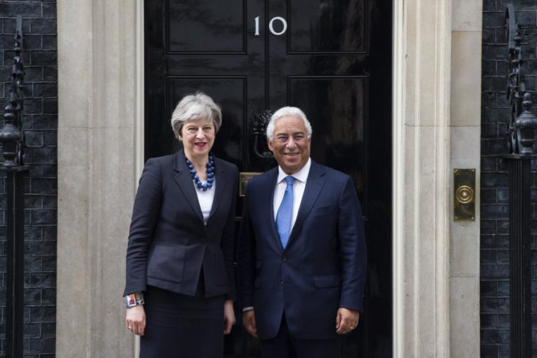 COSTA PROMETE A THERESA MAY RELAÇÕES LUSO-BRITÂNICAS “O MAIS PRÓXIMAS POSSÍVEL” APÓS O ‘BREXIT’