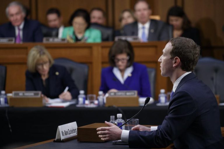 ZUCKERBERG ASSUME CULPA DE ABUSO DE CAMBRIGDE ANALYTICA ANTE SENADO DOS EUA