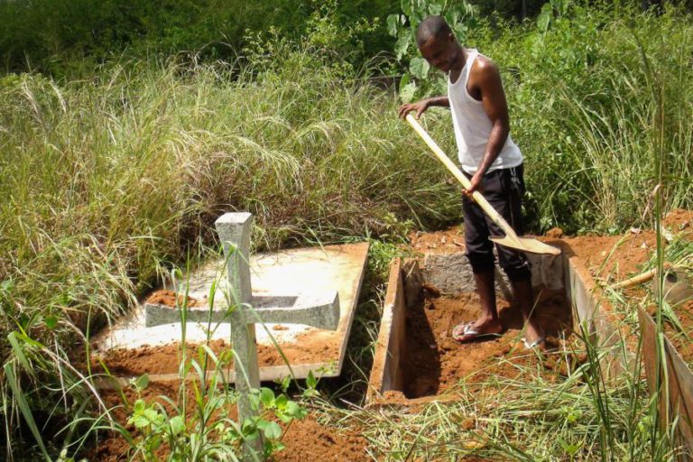 RESTOS MORTAIS DO CABO AQUILINO DEIXAM ANGOLA QUASE 60 ANOS DEPOIS