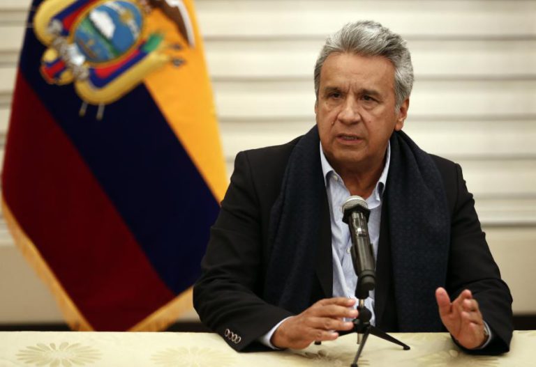PRESIDENTE DO EQUADOR REGRESSA AO PAÍS DEVIDO A CASO DE JORNALISTAS SEQUESTRADOS