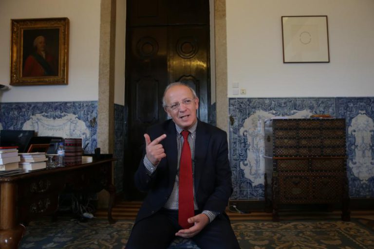 EMBAIXADOR DE PORTUGAL REGRESSA A MOSCOVO