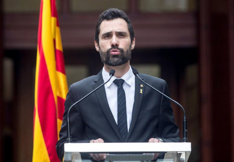 PRESIDENTE DO PARLAMENTO CATALÃO DIZ QUE INVESTIR PUIGDEMONT “É UMA POSSIBILIDADE”