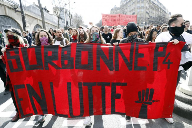 QUATRO UNIVERSIDADES FRANCESAS BLOQUEADAS OU FECHADAS POR CAUSA DE PROTESTOS