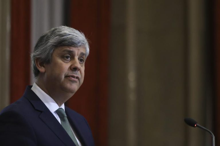 DESAFIOS DO EUROGRUPO SÃO “GRANDES NA SUBSTÂNCIA E NA FORMA”
