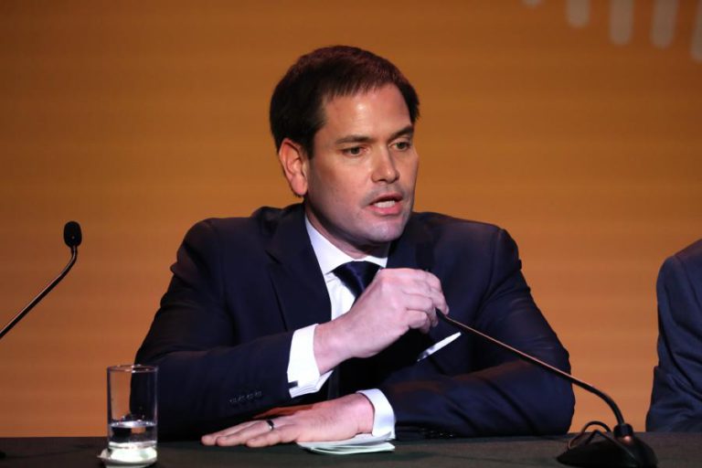 SENADOR MARCO RÚBIO PEDE AOS EUA PARA ACELERAREM SAÍDA DE MADURO DA VENEZUELA