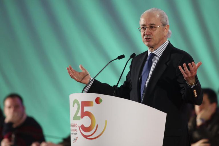 RIO CRITICA GOVERNO E “CREDORES” QUE IMPEDEM REPOSIÇÃO DO PODER DE COMPRA