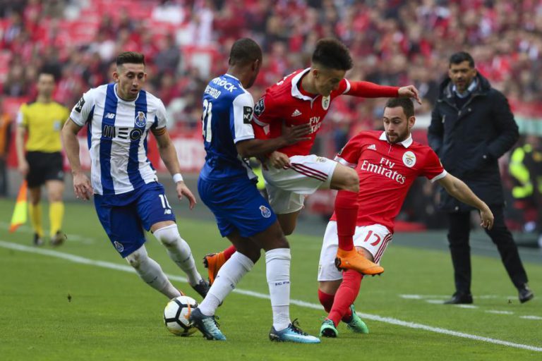 FC PORTO VENCE BENFICA NA LUZ E GANHA VANTAGEM NA LUTA PELA TÍTULO