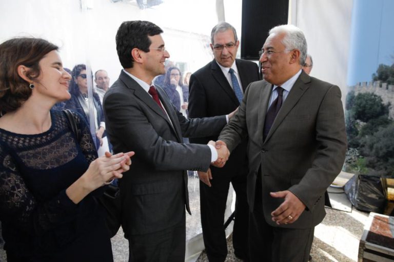 PRIMEIRO-MINISTRO DIZ NÃO HAVER ESCOLHA ALTERNATIVA ENTRE A SAÚDE E O DÉFICE