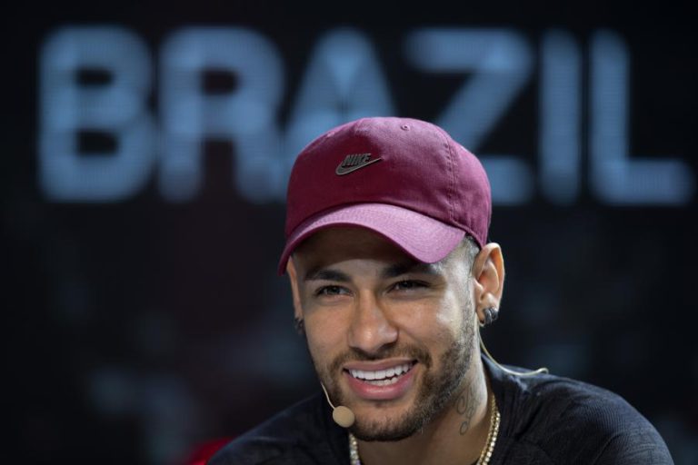 NEYMAR DIZ QUE VAI ESTAR”EM FORMA” PARA O MUNDIAL2018 E APONTA BRASIL COMO FAVORITO