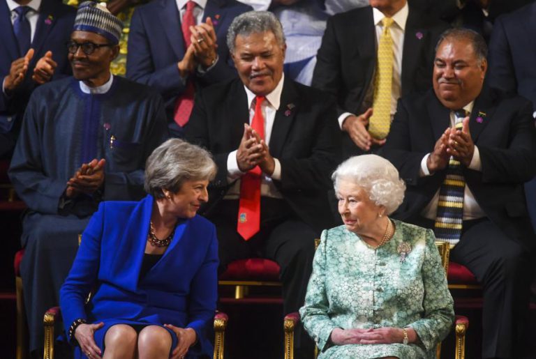 RAINHA ISABEL II ASSINALA 92.º ANIVERSÁRIO COM CONCERTO EM LONDRES