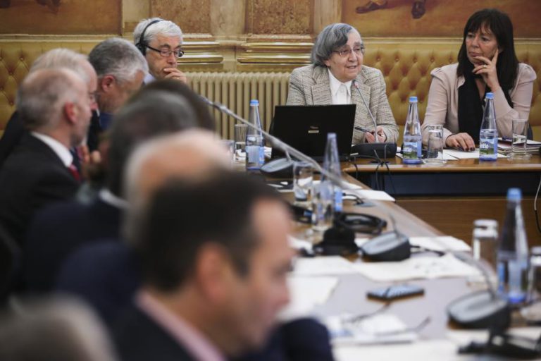 TEODORA CARDOSO DIZ QUE PROGRAMA DE ESTABILIDADE “PARECE IR NA DIREÇÃO CERTA”