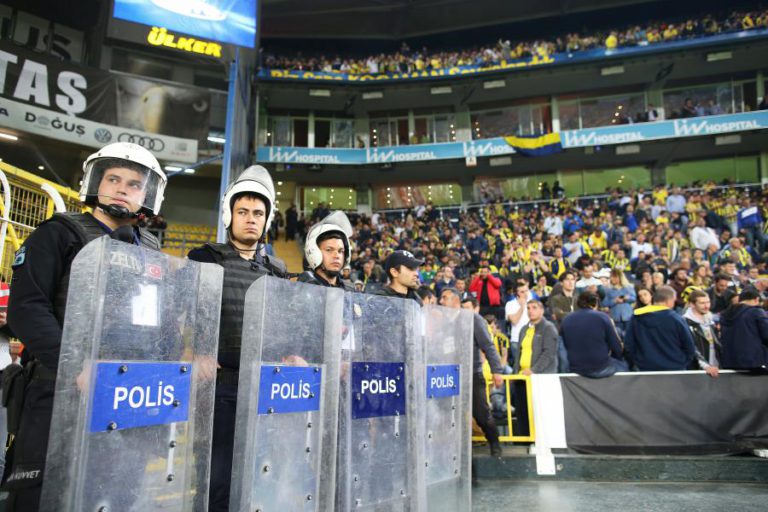 JOGO DA TAÇA DA TURQUIA ENTRE FENERBAHÇE E BESIKTAS RETOMADO EM 03 DE MAIO