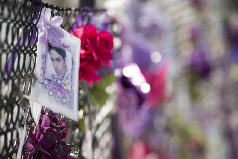 FAMÍLIA DE PRINCE VAI PROCESSAR HOSPITAL QUE TRATOU MÚSICO DIAS ANTES DE MORRER