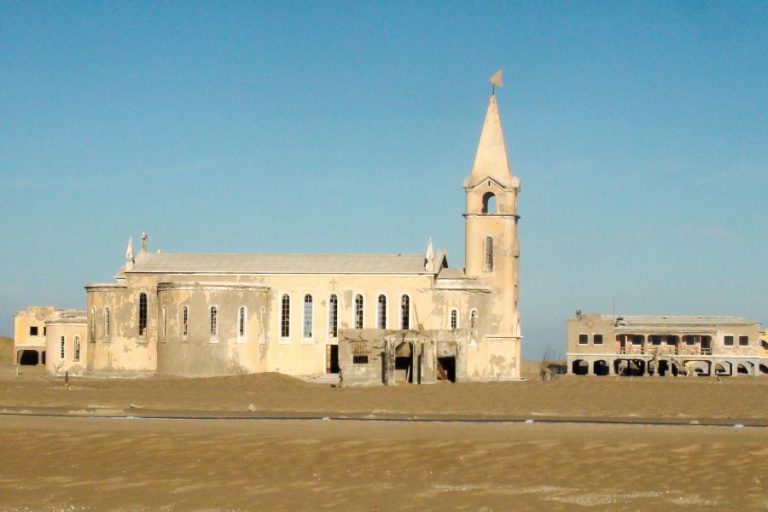 NO SUL DE ANGOLA, A BAÍA DOS TIGRES É UMA ALDEIA ‘FANTASMA’ COM ADMINISTRADOR AUSENTE