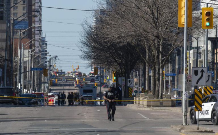 RESPONSÁVEL PELO ATROPELAMENTO EM TORONTO COM DEZ ACUSAÇÕES DE HOMICÍDIO 1.º GRAU