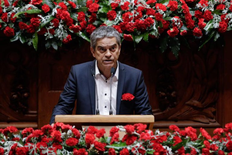 25 ABRIL: PEV SAÚDA PATRIMÓNIO DE CONQUISTAS DA ATUAL SOLUÇÃO POLÍTICA