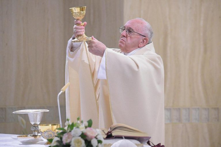 PAPA DIZ QUE A CIÊNCIA “TEM LIMITES A RESPEITAR” E QUE NEM TUDO É ETICAMENTE ACEITÁVEL